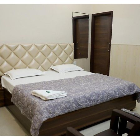 Rk Lodge Amritsar Ngoại thất bức ảnh