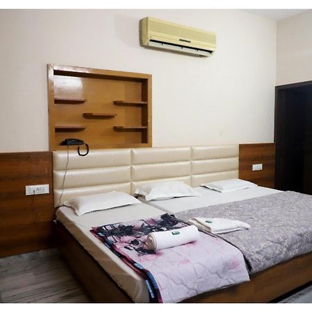 Rk Lodge Amritsar Ngoại thất bức ảnh