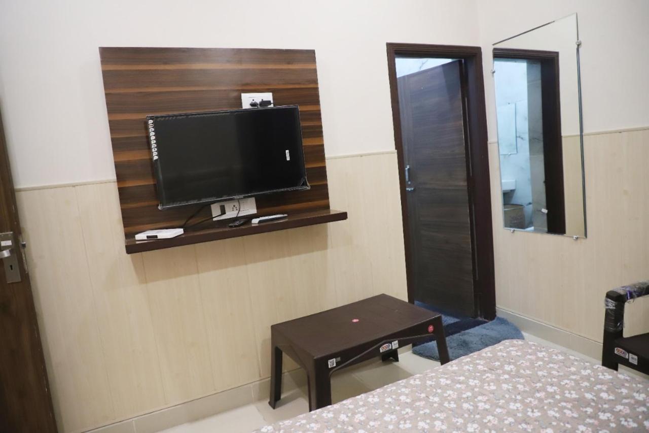 Rk Lodge Amritsar Ngoại thất bức ảnh