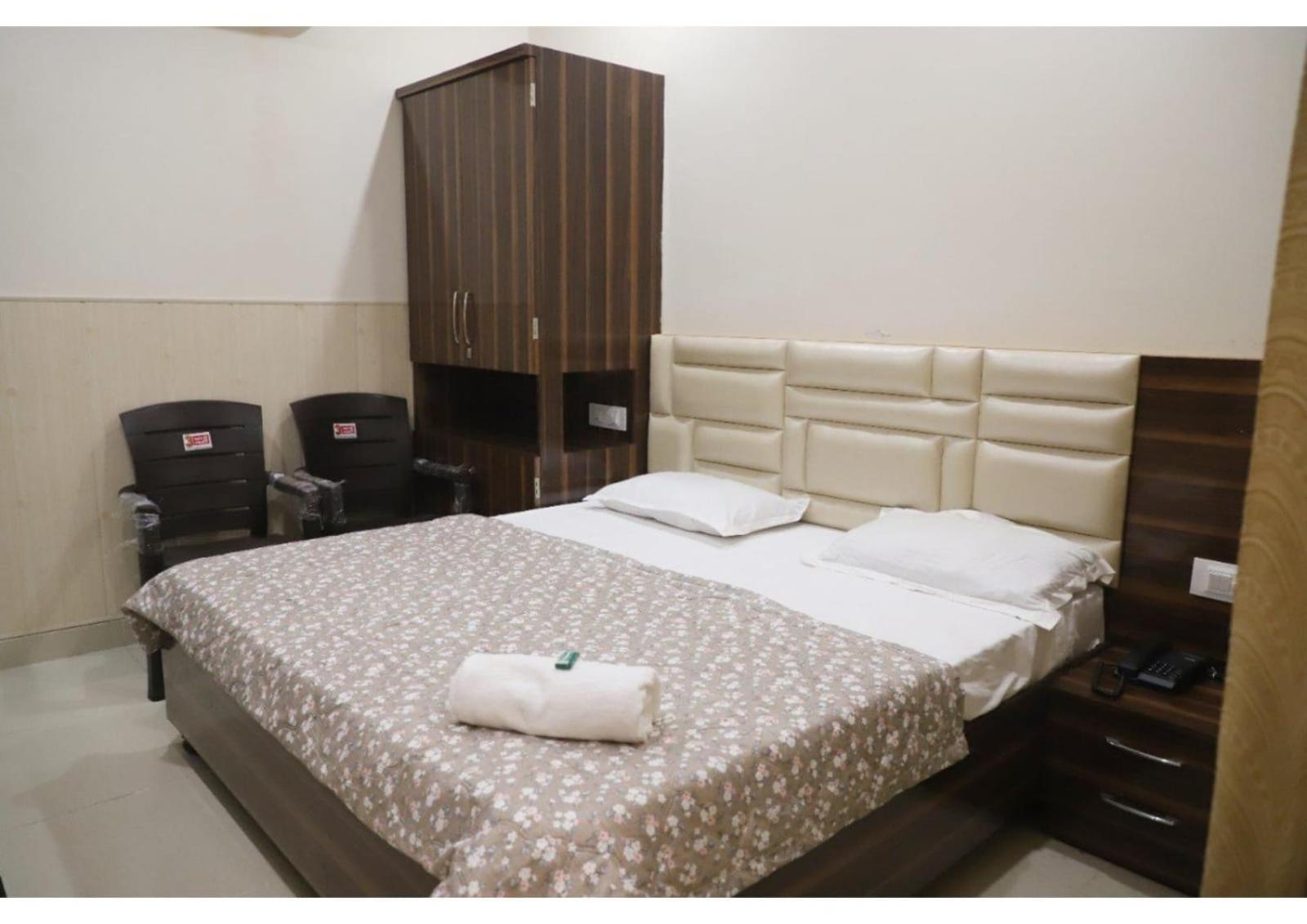 Rk Lodge Amritsar Ngoại thất bức ảnh
