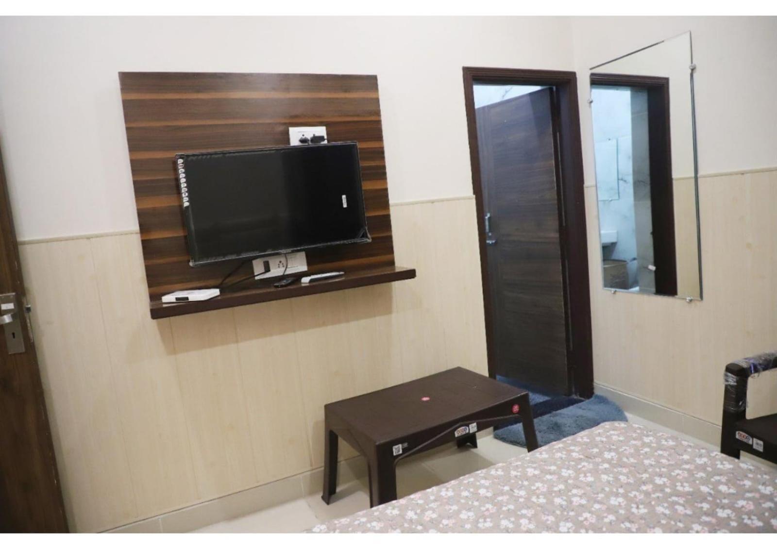 Rk Lodge Amritsar Ngoại thất bức ảnh