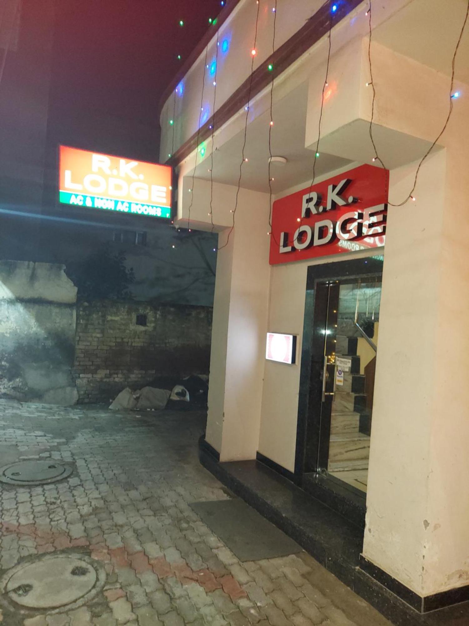 Rk Lodge Amritsar Ngoại thất bức ảnh