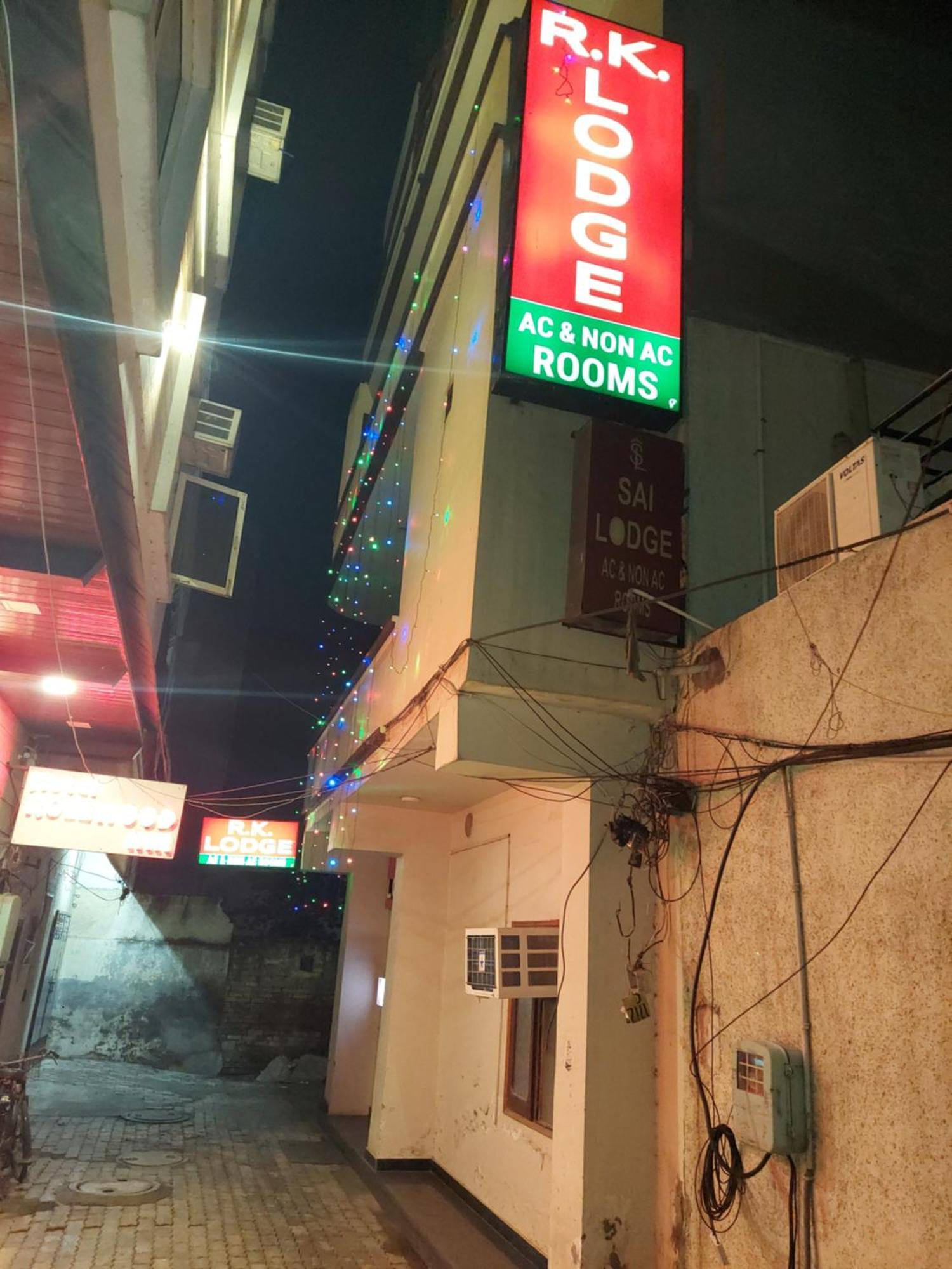 Rk Lodge Amritsar Ngoại thất bức ảnh