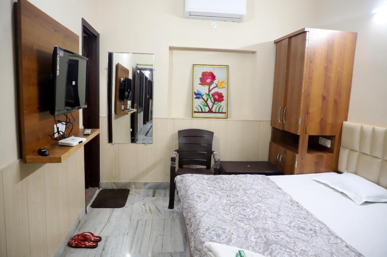 Rk Lodge Amritsar Ngoại thất bức ảnh