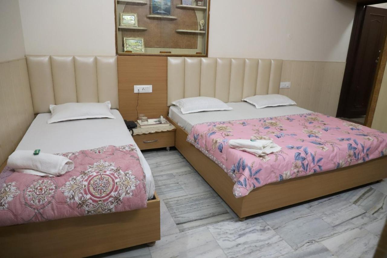 Rk Lodge Amritsar Ngoại thất bức ảnh