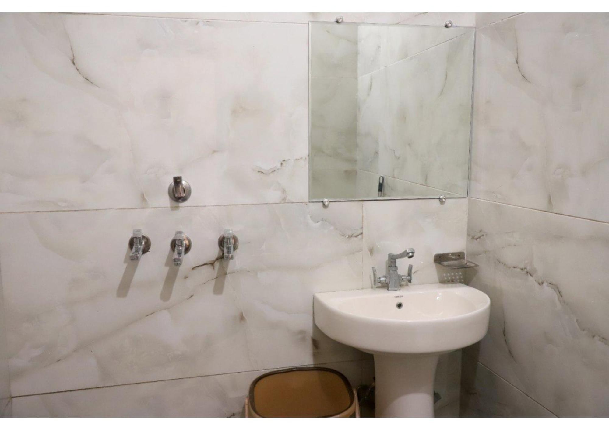 Rk Lodge Amritsar Ngoại thất bức ảnh