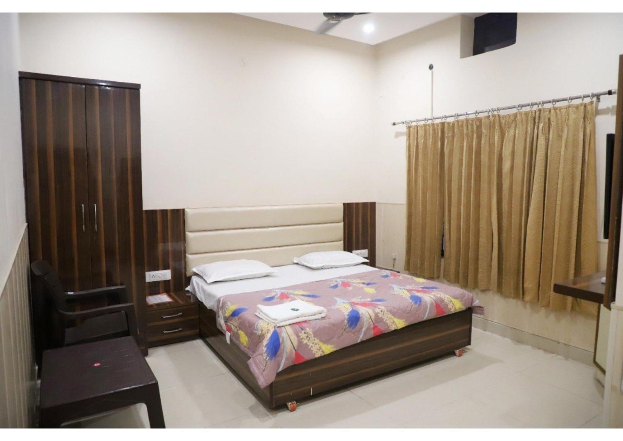 Rk Lodge Amritsar Ngoại thất bức ảnh