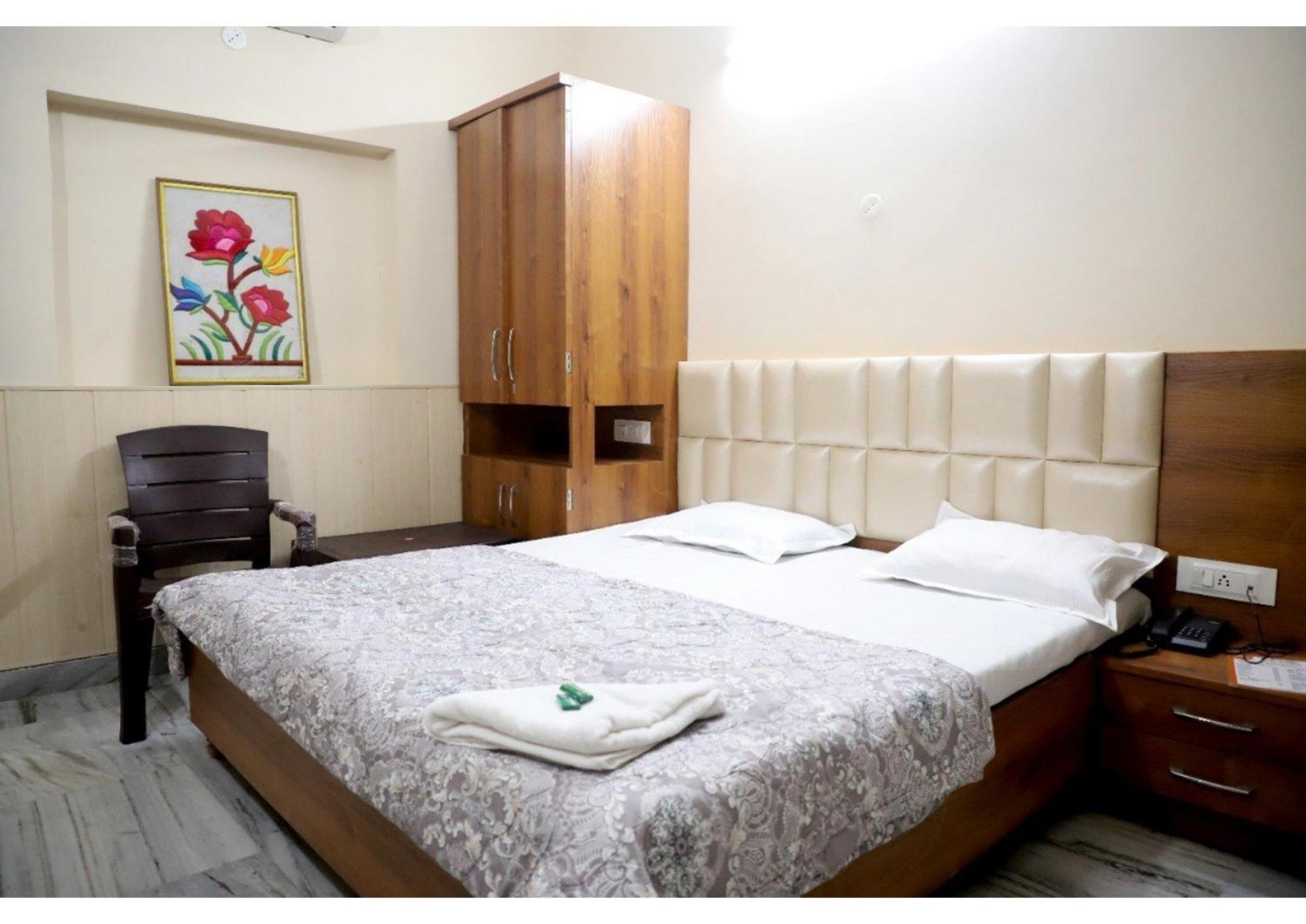 Rk Lodge Amritsar Ngoại thất bức ảnh