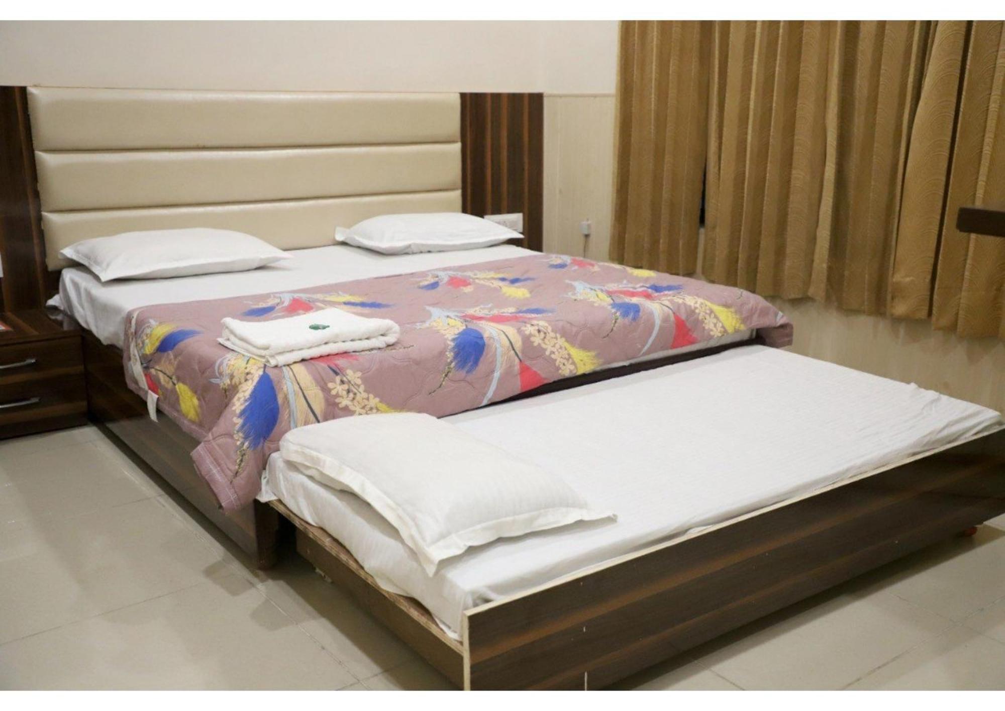 Rk Lodge Amritsar Ngoại thất bức ảnh